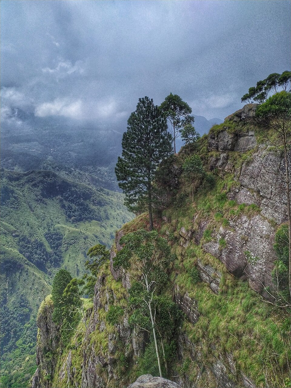 Hiking in Sri Lanka's mountain country